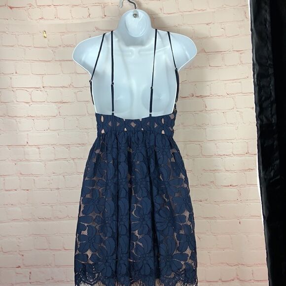 StyleStalker lace sleeveless halter mini dress/ skater dress - Picture 8 of 16